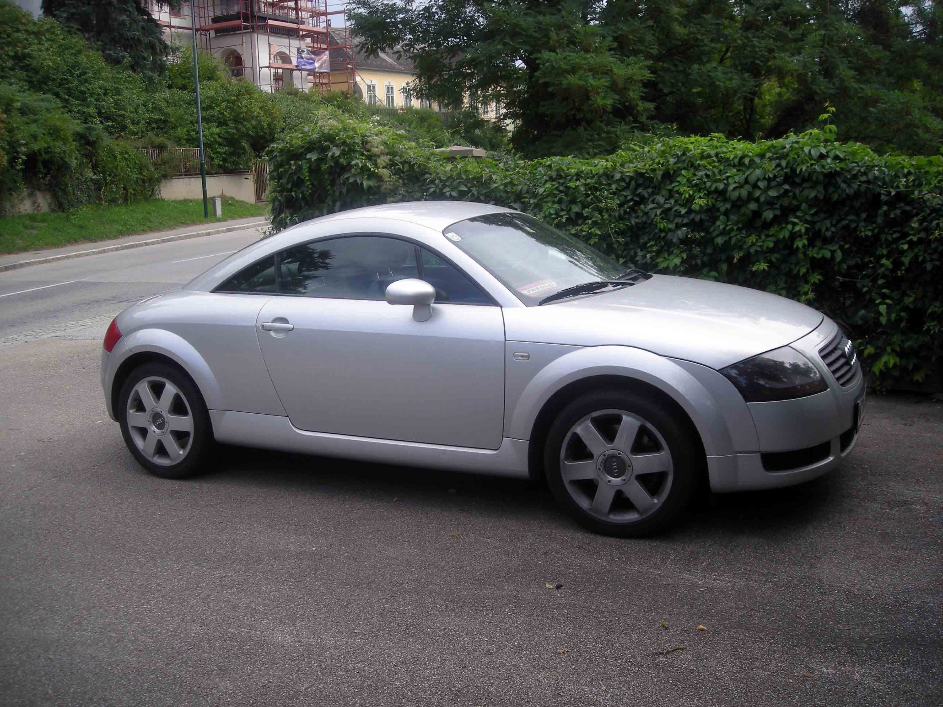 08. Zaparkované Audi