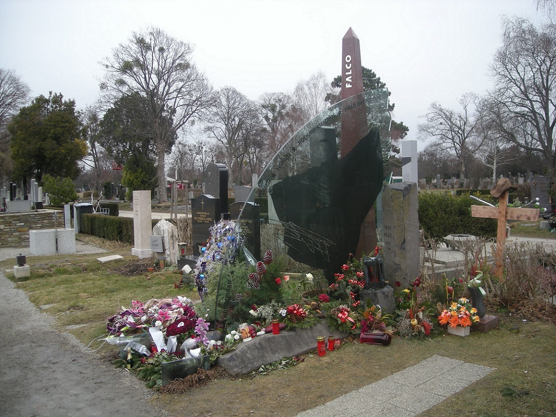 41. Falcův hrob zprava